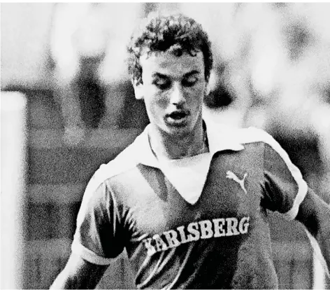  ?? FOTO: HARTUNG ?? So kannte man ihn: Kurt Knoll im Trikot des FC Homburg.