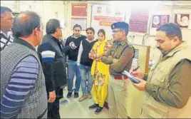  ?? HT PHOTO ?? Police officials at the PNB branch at Chang village in Bhiwani on Thursday.