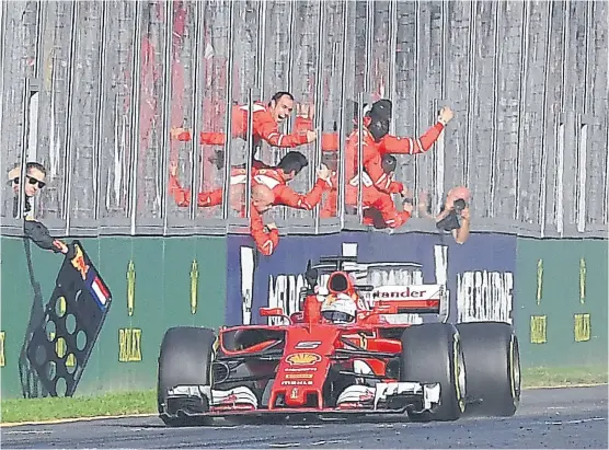  ?? Ap ?? la sF70H de Vettel se movió muy bien en el aire turbulento y conservó las cubiertas mejor que el mercedes de Hamilton