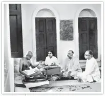  ??  ?? Gandhi with Hindutva icon Syama Prasad Mookerjee, New Delhi, 1946.
ALAMY STOCK
PHOTO