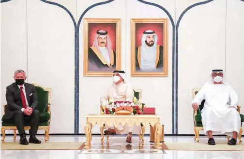  ?? WAM ?? ↑
Sheikh Mohamed, King Hamad (centre) and King Abdullah (left) attend a tripartite summit in Abu Dhabi on Wednesday.