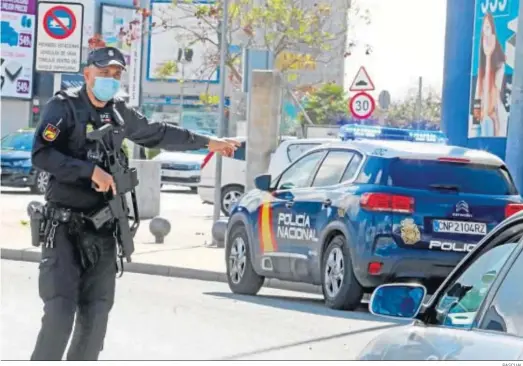  ?? PASCUAL ?? Controles policiales durante el primer cierre perimetral que comenzó a finales de octubre.