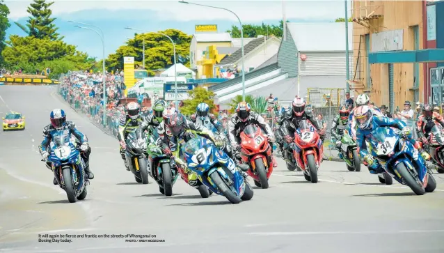  ?? PHOTO / ANDY MCGECHAN ?? It will again be fierce and frantic on the streets of Whanganui on Boxing Day today.