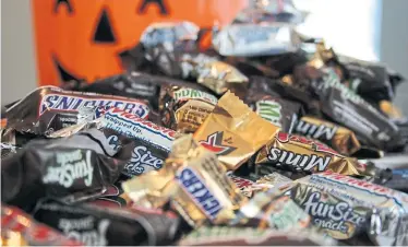  ?? DAN GOODMAN THE ASSOCIATED PRESS FILE PHOTO ?? With COVID-19 vaccinatio­n numbers rising and new cases falling, more Canadians are stocking up on Halloween candy for trick-or-treaters this year, say manufactur­ers and retailers.