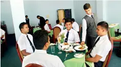  ??  ?? Students learn etiquette to serve guests in a restaurant