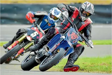  ?? PHOTO: ANDY MCGEHAN ?? Marton rider John Oliver is sure to be a contender for super moto class honours at the Cemetery Circuit on Boxing Day.