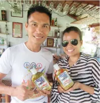  ??  ?? SPECIAL SINAMAK – Noel and Gail Bangeles show their special Sinamak which is perfect for dipping grilled native chicken and meat. To make this special Sinamak, they use two-yearold coconut vinegar, a lot of siling labuyo and langkawas ginger. One...