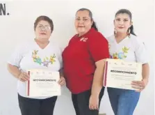  ??  ?? > Rosa Armida Pérez, Angélica Quevedo y Clarissa Guadalupe Heráldez.