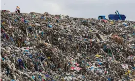  ?? Photograph: Nipah Dennis/Bloomberg/Getty Images ?? Shoulderin­g the burden … a mountain of waste at the Kpone landfill site in Tema, Ghana.