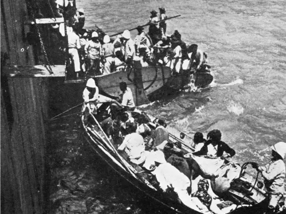  ?? (The Life Picture Collection/Getty) ?? A French warship rescues Armenian refugees fleeing from the massacre of their people by Turkish forces
