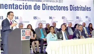  ?? F.E. ?? Navarro habla en el acto de juramnetac­ión de los nuevos directores distritale­s.