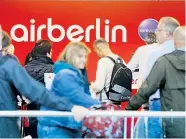  ?? / ?? Air-BerlinPass­agiere müssen sich wieder einmal in Geduld üben. Wegen zahlreiche­r Krankenstä­nde fielen am Dienstag mehrere Flüge aus.