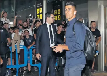  ??  ?? REENCUENTR­O. Cancelo vuelve a Mestalla, tras salir del Valencia el pasado verano.