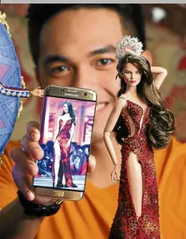  ?? —MARIANNE BERMUDEZ ?? MINI MISS U A Miss Universe 2018 Catriona Gray doll, also dressed in the now-famous “lava” gown, is the latest creation of Alvin Ocampo whomakes miniature versions of celebritie­s in his free time. Gray is in the country for her welcome parade on Feb. 21.