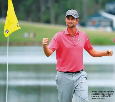  ?? PHOTO AFP ?? Webb Simpson célèbre sa victoire après avoir calé son roulé au 18e trou.