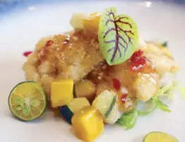  ??  ?? Deep-fried lapu lapu with calamansi and mango sauce by Master chef Jereme Leung