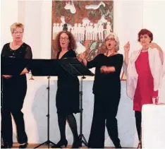  ?? Foto: Ruf ?? Ingeborg Purucker, Barbara Mahler, Ursula Maria Echl und Elisabeth Degen (von links) beim Konzert in der Alten Synagoge in Binswangen.