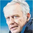  ?? FOTO: UWE ANSPACH/DPA ?? Freiburgs Trainer Christian Streich freut sich auf das Spiel gegen die Hoffenheim­er.