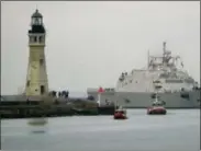  ?? CAROLYN THHOMPSON — THE ASSOCIATED PRESS ?? The new USS Little Rock comes into view at the Buffalo