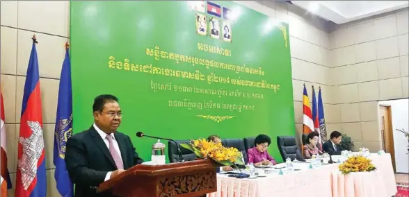  ?? HIN PISEI ?? National Bank of Cambodia (NBC) governor Chea Chanto speaks during the central bank’s first-half results meeting on Saturday.