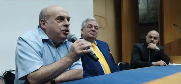  ?? (Dina Margolin) ?? NATAN SHARANSKY, outgoing Jewish Agency chairman, sits alongside businessma­n Aaron Frenkel at the Knesset special screening of the film ‘From Slavery to Freedom.’