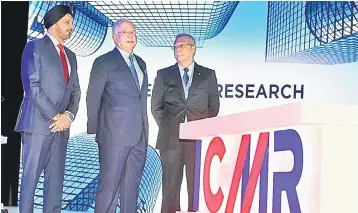  ??  ?? Najib officiates the ‘Institute for Capital Market Research’ (ICMR) during the the World Capital Markets Symposium 2018 yesterday. Also seen are Ranjit (left) ICMR chairman Datuk Dr Hassan Said (right). — Bernama photo