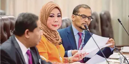  ?? PIC BY MOHD YUSNI ARIFFIN ?? Auditor General Tan Sri Dr Madinah Mohamad at a meeting with the Public Accounts Committee in Parliament yesterday.