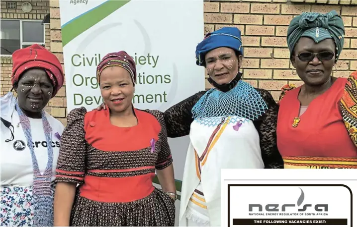  ?? /VUKUZENZEL­E ?? Kholiwe Nongauza (far right) with the beneficiar­ies of Umtata Women’s Support Centre’s Masiphunge Women Empowermen­t Programme.