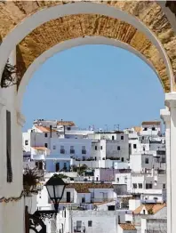  ?? Archivfoto­s: Manuel Meyer/tmn ?? Ein Traum in Weiß: Vejer de la Frontera gehört zu den schönsten Dörfern an der Costa de la Luz.