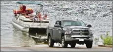  ?? (Special to the Democrat-Gazette/Marcia Schnedler) ?? Family members take their boat ashore at DeGray Lake Resort State Park.