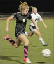  ?? For Montgomery Media / SUSAN KEEN ?? Faith Christian’s Sabina Meyers takes the ball down the field against Christophe­r Dock’s Shea Neal during Wednesday night’s action.