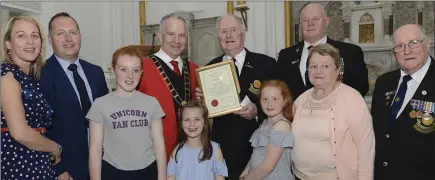  ??  ?? Mayor Oliver Tully presenting William Mynes with a Mayoral Award with members of hiis family, Amiee, Billie Junior, Katie, Tara, Alan and Una