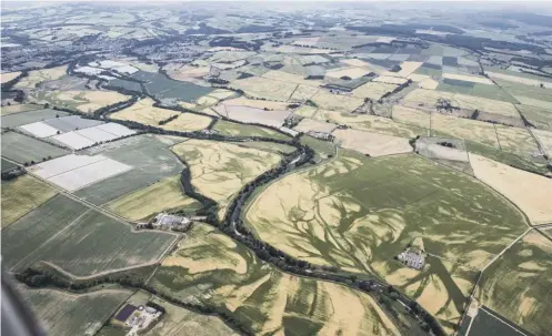  ?? PICTURE: HES ?? Snaking patterns around a river revealed by the prolonged dry weather show the previous course of the water