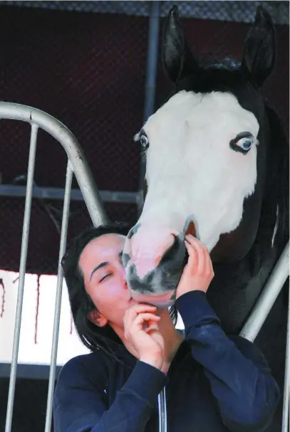  ??  ?? Latifa apenas tenía relación con su padre, el jeque Bin Rached al Maktum