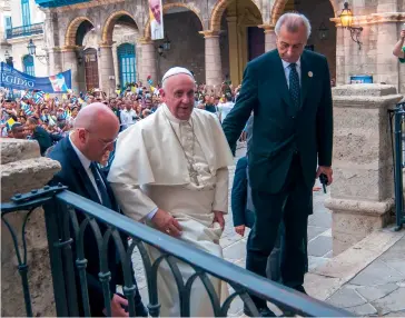  ??  ?? Papa Francisco durante su visita a la Catedral de La Habana en septiembre de 2015.