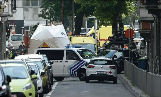  ?? FOTO: LEHTIKUVA/AFP/JOHN THYS ?? Skottdrama­t utspelades i centrala Liege på öppen gata vid 10.30-tiden i går på förmiddage­n.