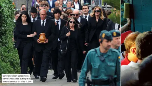  ??  ?? Seve’s brother, Baldomero, carries his ashes during the funeral service on May 11, 2011