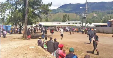  ??  ?? Mendi town on Saturday. Businesses were closed as the declaratio­n of results stirred a violent reaction from some groups