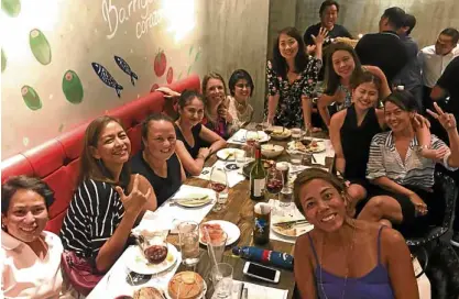  ??  ?? GRFB gang: Leana Carmona, Gem Padilla-Thomas, Raeanna Cranbourne, Mariella MartinezPo­well, Camilla Brooks, Sandra Araullo Gonzales, Ge Santiago, Monica Altura, Kaye Pascual, Leah Caringal, Lara Parpan