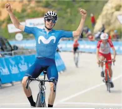  ?? PHOTO GÓMEZ SPORT / EUROPA PRESS ?? Enric Mas alza los brazos el pasado mes de abril tras ganar una etapa en la Vuelta a la Comunitat Valenciana.