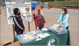  ??  ?? Kensley House (from left) Kimberly Lewis and Emma Wells of KRFB gave away tarps at the Midway Remote site Saturday.