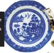  ??  ?? Plate in underglaze blue with the famous willow pattern design