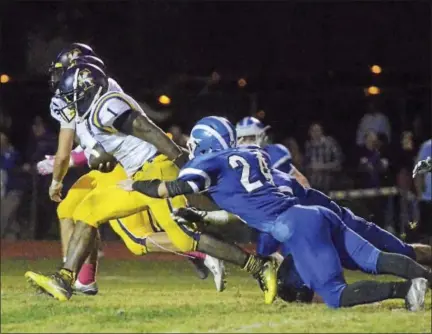  ?? DAVID M. JOHNSON - DJOHNSON@DIGITALFIR­STMEDIA.COM ?? Troy High's Joey Ward (1) eludes defenders during a Class AA football game Oct. 6, 2017 at Shaker High School.