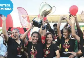  ??  ?? TEMPORADA. Unión Española ganó el Campeonato del Fútbol Femenino.