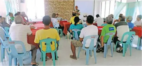  ??  ?? Representa­tives coming from almost all the barangays in the municipali­ty of Lubang attended the first-ever beekeeping orientatio­n and appreciati­on lecture, which was recently conducted by the Milea Bee Farm.