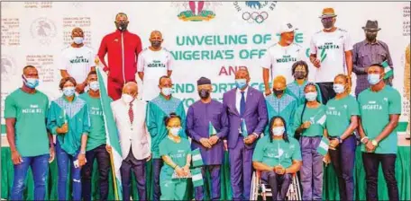  ??  ?? Vice President Yemi Osinbajo flanked by Sports Minister Sunday Dare and President of the Nigeria Olympic Committee, Habu Gumel during the unveiling of Team Nigeria’s kits and equipment for the 2020 Olympic Games at the Presidenti­al Villa in Abuja...yesterday