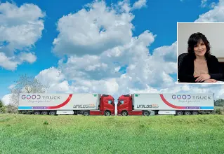  ??  ?? Insieme
I camion con il logo della cooperativ­a In alto a destra, il presidente Mirco Zanantoni e la vice Monica Venturini