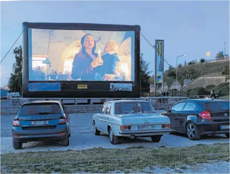  ?? FOTO: RALF-CHRISTIAN SCHWEIZER ?? Probelauf im Aalener Autokino am Dienstagab­end, heute kann es dann mit Publikum losgehen.