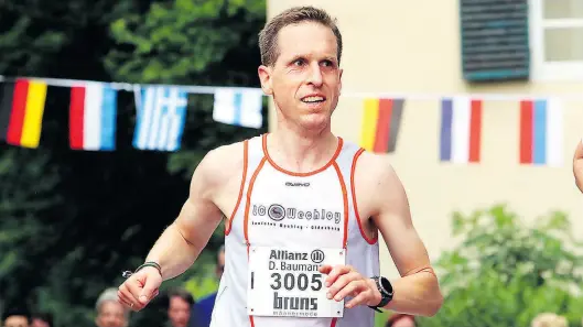  ?? BILD: Piet Meyer ?? Auf dem Weg zu seinem bislang letzten Sieg: 2018 gewann Georg Diettrich die 10 Kilometer in 34:03 Minuten.