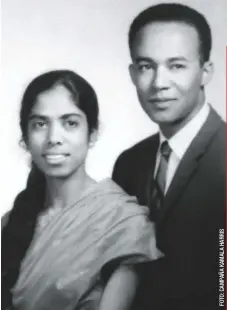  ??  ?? Sus padres,
Shyamala Gopalan y Donald J. Harris, eran inmigrante­s de India y Jamaica que se conocieron en medio de las manifestac­iones en pro de los derechos civiles de la University of California en Berkeley, en 1962.